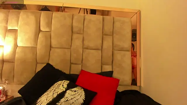 Oliviaa Evans online show from April 7, 2:13 am