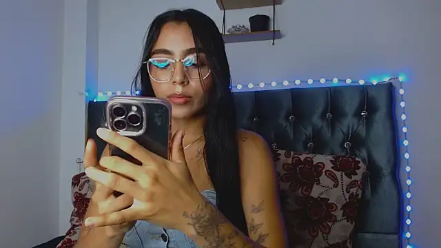 AntonellaAndNoah online show from March 12, 8:09 pm