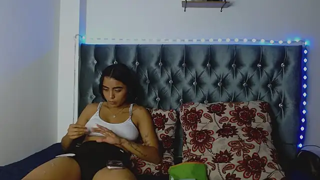 AntonellaAndNoah online show from March 7, 10:43 pm