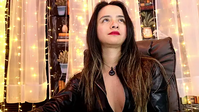 Snapshot of julietta___jackson chatting on July 22, 10:12 pm julietta jackson online show from July 22, 10:12 pm