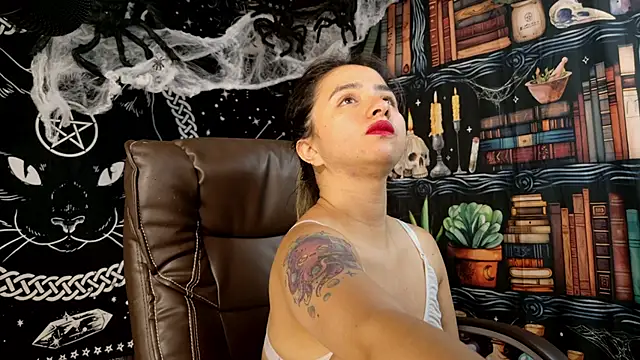 Snapshot of julietta___jackson chatting on October 4, 9:16 pm julietta jackson online show from October 4, 9:16 pm