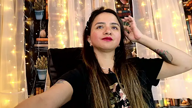 Snapshot of julietta___jackson chatting on June 11, 12:32 am julietta jackson online show from June 11, 12:32 am