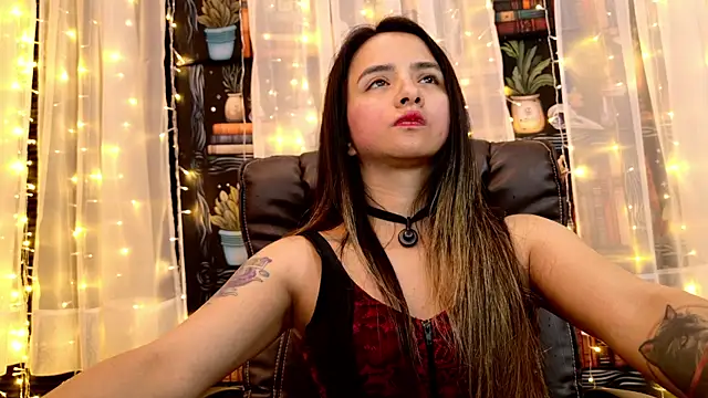 Snapshot of julietta___jackson chatting on June 19, 10:36 pm julietta jackson online show from June 19, 10:36 pm