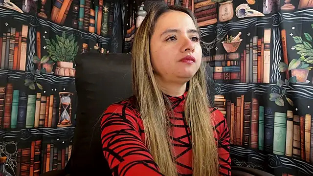 Snapshot of julietta___jackson chatting on February 13, 11:15 pm julietta jackson online show from February 13, 11:15 pm