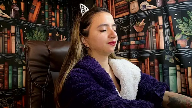 Snapshot of julietta___jackson chatting on March 5, 8:10 pm julietta jackson online show from March 5, 8:10 pm