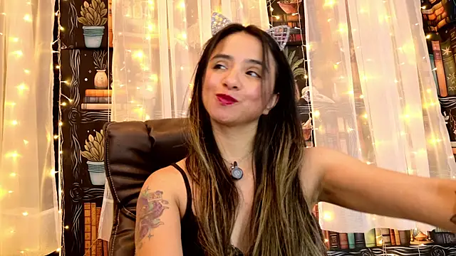 Snapshot of julietta___jackson chatting on July 6, 10:56 pm julietta jackson online show from July 6, 10:56 pm