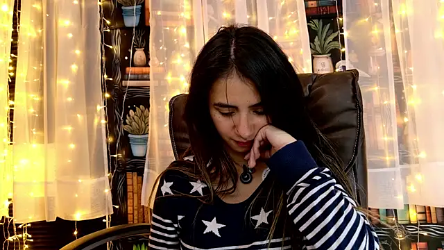 Snapshot of julietta___jackson chatting on June 14, 2:24 am julietta jackson online show from June 14, 2:24 am