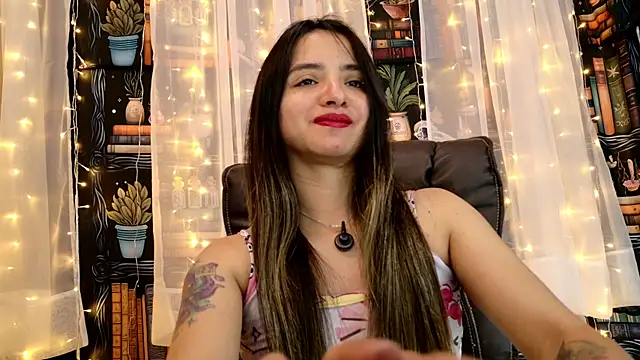 Snapshot of julietta___jackson chatting on June 25, 8:47 pm julietta jackson online show from June 25, 8:47 pm