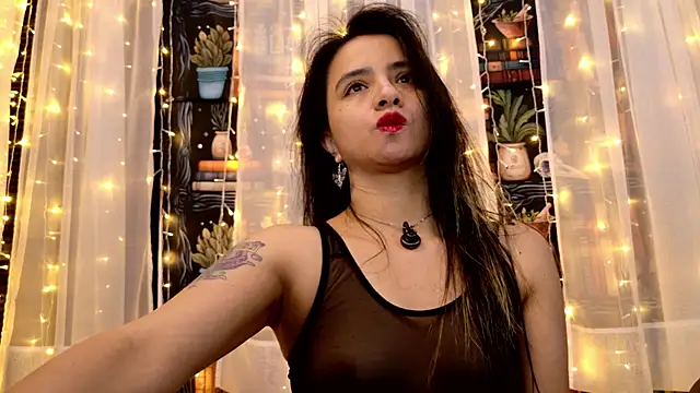 Snapshot of julietta___jackson chatting on August 3, 9:52 pm julietta jackson online show from August 3, 9:52 pm