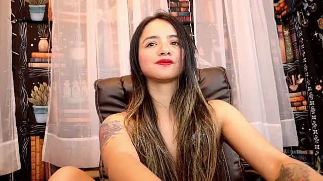 Snapshot of julietta___jackson chatting on May 19, 10:06 pm julietta jackson online show from May 19, 10:06 pm