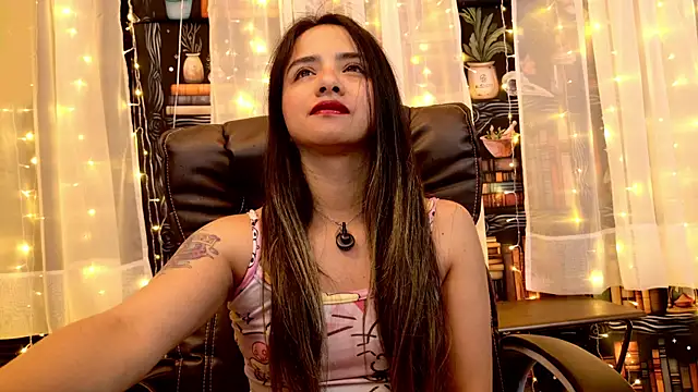 Snapshot of julietta___jackson chatting on July 3, 11:22 pm julietta jackson online show from July 3, 11:22 pm