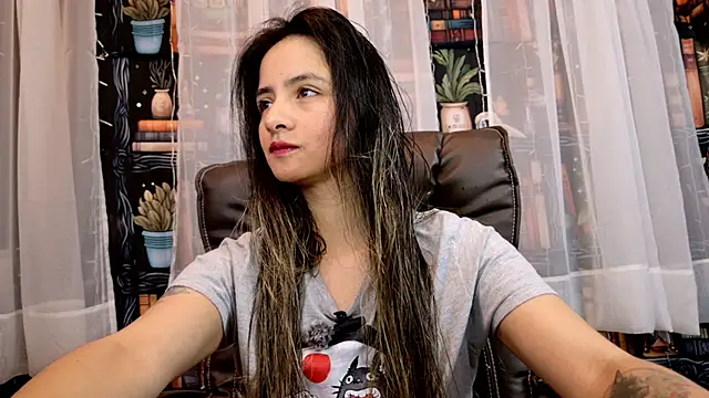 Snapshot of julietta___jackson chatting on May 16, 8:52 pm julietta jackson online show from May 16, 8:52 pm