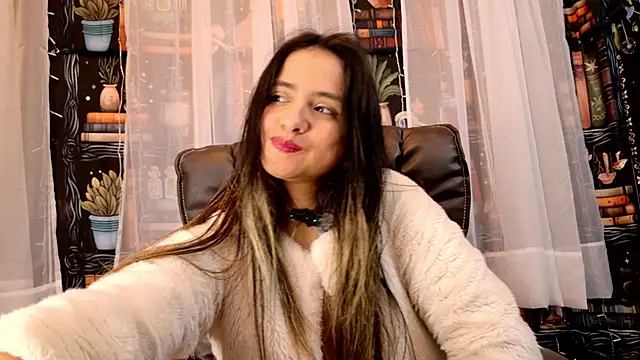 Snapshot of julietta___jackson chatting on May 13, 8:27 pm julietta jackson online show from May 13, 8:27 pm