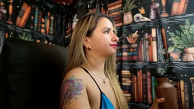 Snapshot of julietta___jackson chatting on February 20, 2:51 am julietta jackson online show from February 20, 2:51 am