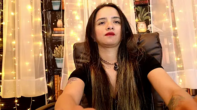 Snapshot of julietta___jackson chatting on July 9, 9:14 pm julietta jackson online show from July 9, 9:14 pm