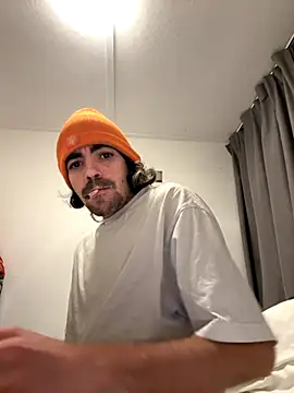 wolfwhite95 online show from October 29, 1:26 am