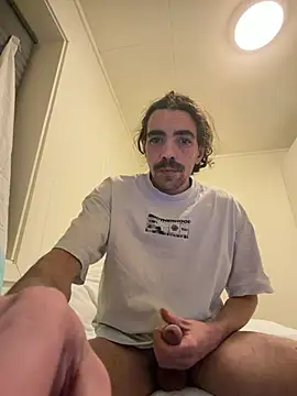 wolfwhite95 online show from March 3, 10:28 pm