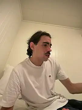 wolfwhite95 online show from February 27, 12:00 am