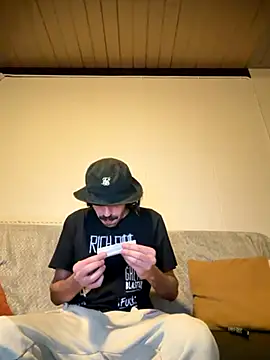 wolfwhite95 online show from November 7, 10:57 pm