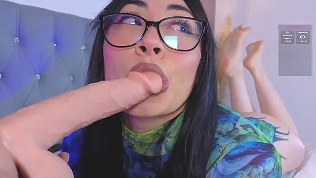 aprildreams19 online show from January 14, 1:04 pm