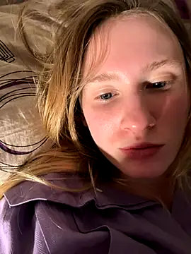 Snapshot of saint_cat25 chatting on October 31, 10:38 pm saint cat25 online show from October 31, 10:38 pm