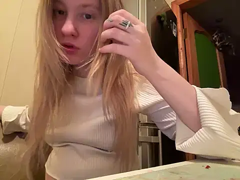 Snapshot of saint_cat25 chatting on February 17, 7:33 pm saint cat25 online show from February 17, 7:33 pm