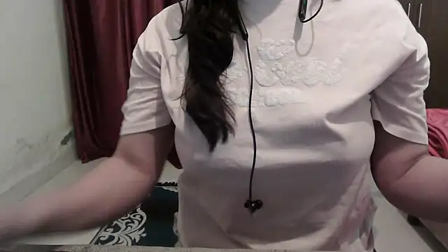 ANANYA-TIWARI online show from November 28, 4:56 am