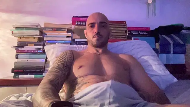 Snapshot of alessandromori91 chatting on June 24, 9:34 pm alessandromori91 online show from June 24, 9:34 pm