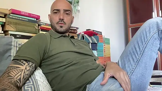 alessandromori91 online show from May 24, 7:41 am