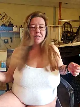 MsShelby40 online show from April 3, 10:05 pm