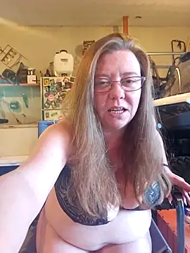 MsShelby40 online show from April 25, 10:40 pm