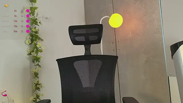 pauliCarter online show from February 24, 7:59 pm