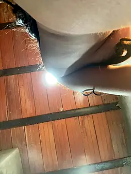 MollySanders    online show from October 31, 12:07 am