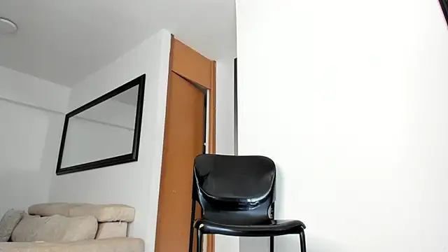 Snapshot of smit_hot_sr chatting on April 19, 4:52 pm smit hot sr online show from April 19, 4:52 pm