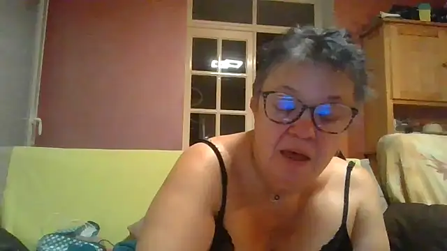 Vandeae44 online show from February 9, 8:40 pm