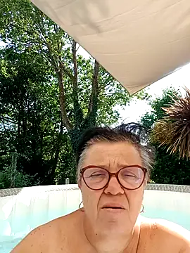 Snapshot of Vandeae44 chatting on July 19, 4:26 pm Vandeae44 online show from July 19, 4:26 pm