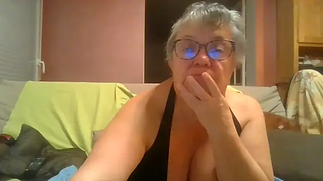 Vandeae44 online show from October 29, 9:03 pm