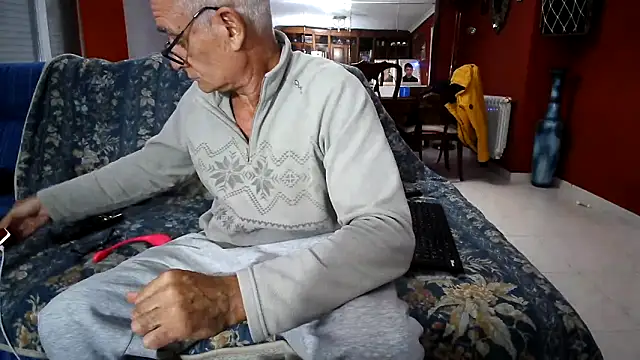 maduroguapo online show from December 15, 10:48 pm