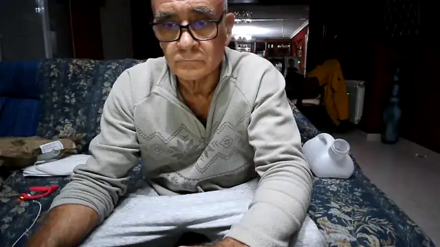 maduroguapo online show from December 14, 10:04 pm