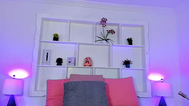 Jenifer Diaz online show from November 6, 2:54 pm