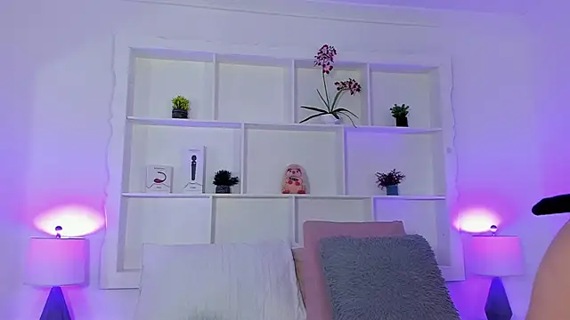 Jenifer Diaz online show from March 26, 2:15 pm