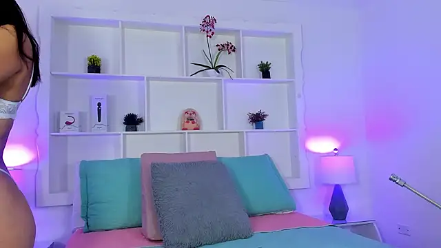 Jenifer Diaz online show from January 9, 1:07 pm