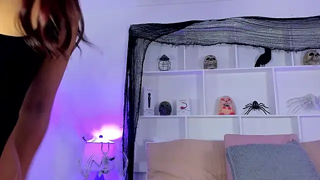 Jenifer Diaz online show from October 29, 1:21 pm