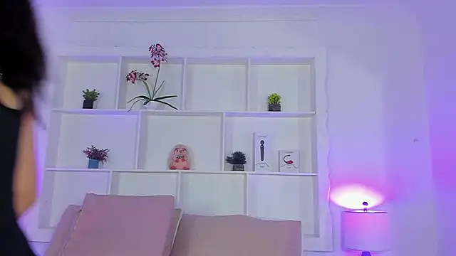 Jenifer Diaz online show from March 23, 1:00 pm