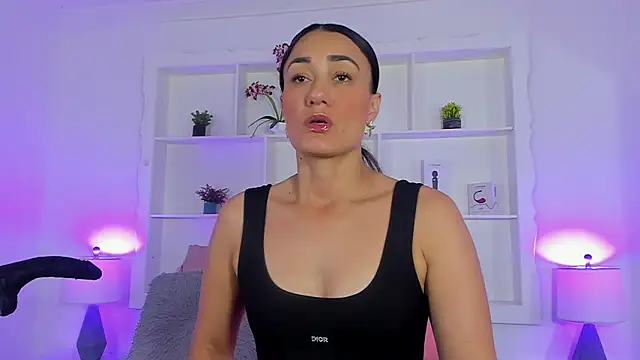 Jenifer Diaz online show from April 22, 12:45 pm