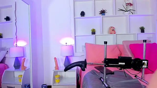 Jenifer Diaz online show from March 11, 1:01 pm