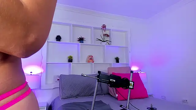 Jenifer Diaz online show from March 18, 1:12 pm