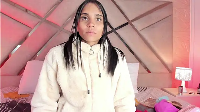 sophie pariss online show from April 9, 2:35 am