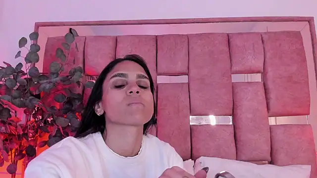 Snapshot of sophie_pariss chatting on July 9, 3:07 am sophie pariss online show from July 9, 3:07 am