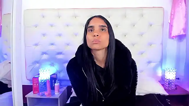 Snapshot of sophie_pariss chatting on February 27, 7:19 am sophie pariss online show from February 27, 7:19 am